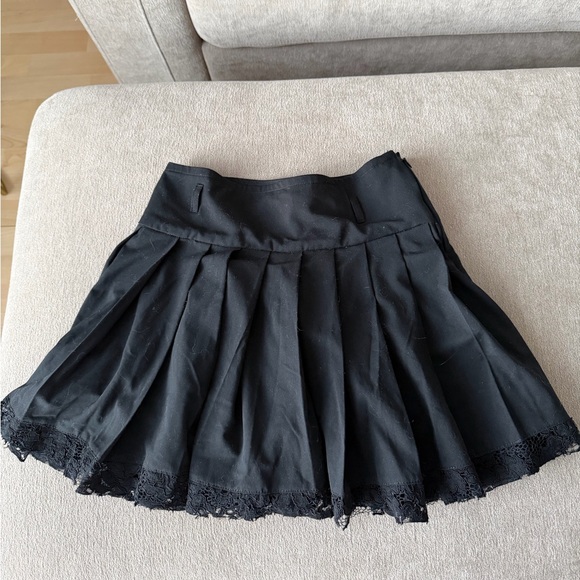 Medium Black Pleated Skort with Lace Hem - Picture 2 of 7